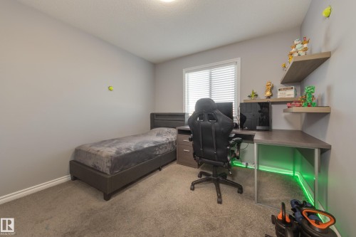 8 Ebbers Close, Edmonton, AB - Indoor