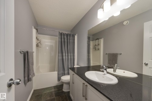 8 Ebbers Close, Edmonton, AB - Indoor Photo Showing Bathroom