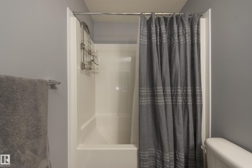 8 Ebbers Close, Edmonton, AB - Indoor Photo Showing Bathroom