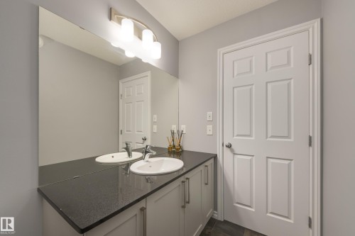 8 Ebbers Close, Edmonton, AB - Indoor Photo Showing Bathroom