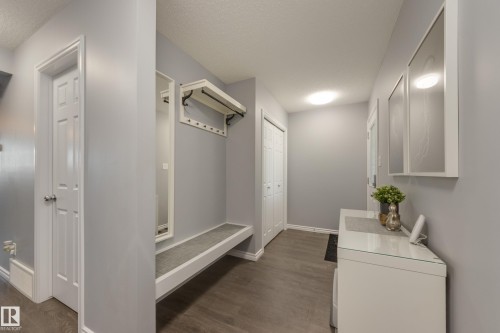 8 Ebbers Close, Edmonton, AB - Indoor