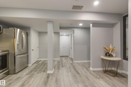 8 Ebbers Close, Edmonton, AB - Indoor