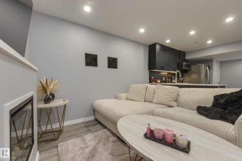 8 Ebbers Close, Edmonton, AB - Indoor