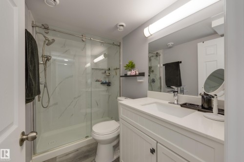 8 Ebbers Close, Edmonton, AB - Indoor Photo Showing Bathroom
