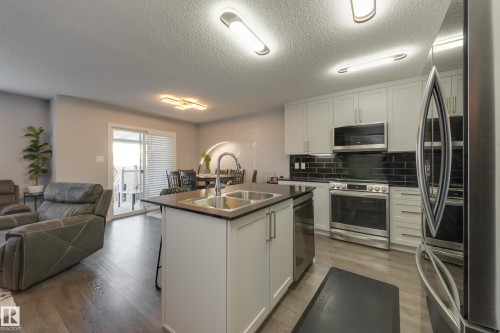 8 Ebbers Close, Edmonton, AB - Indoor Photo Showing Kitchen With Double Sink With Upgraded Kitchen
