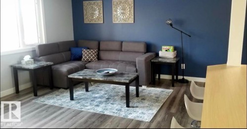 Living room featuring wood finished floors and baseboards - 13524 62 Street, Edmonton, AB - Indoor Photo Showing Living Room