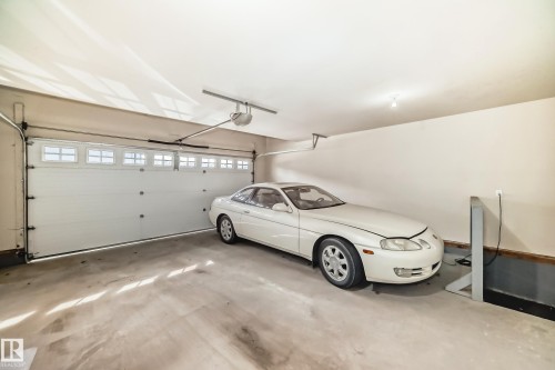 13 12610 15 Avenue, Edmonton, AB - Indoor Photo Showing Garage