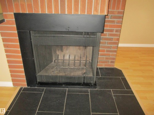 Detailed view of baseboards and wood finished floors - 1186 Saddleback Road, Edmonton, AB - Indoor Photo Showing Other Room