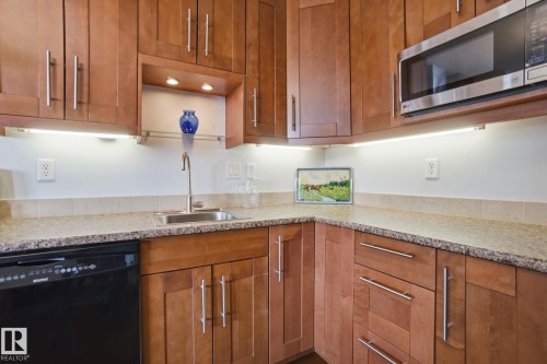 1105 8340 Jasper Avenue, Edmonton, AB - Indoor Photo Showing Kitchen