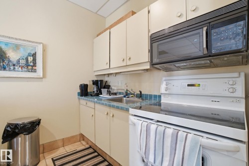 1105 8340 Jasper Avenue, Edmonton, AB - Indoor Photo Showing Kitchen