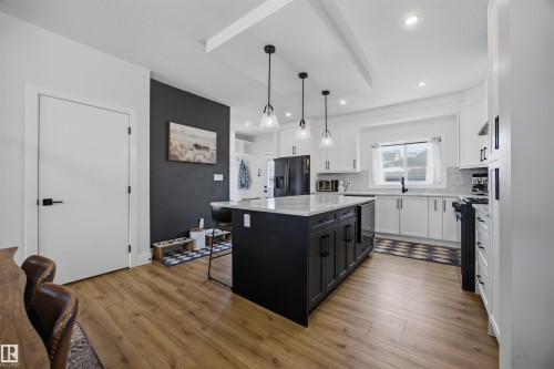 35 Dorais Way, Fort Saskatchewan, AB - Indoor Photo Showing Kitchen With Upgraded Kitchen