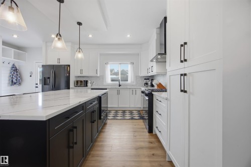 35 Dorais Way, Fort Saskatchewan, AB - Indoor Photo Showing Kitchen With Upgraded Kitchen