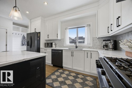 35 Dorais Way, Fort Saskatchewan, AB - Indoor Photo Showing Kitchen