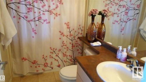 902 10504 99 Avenue, Edmonton, AB - Indoor Photo Showing Bathroom