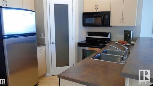 902 10504 99 Avenue, Edmonton, AB - Indoor Photo Showing Kitchen With Double Sink