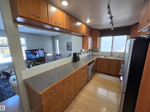 10282 87 Street, Edmonton, AB - Indoor Photo Showing Kitchen