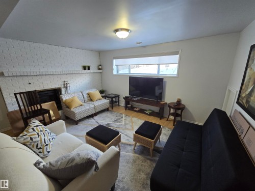 10282 87 Street, Edmonton, AB - Indoor Photo Showing Living Room