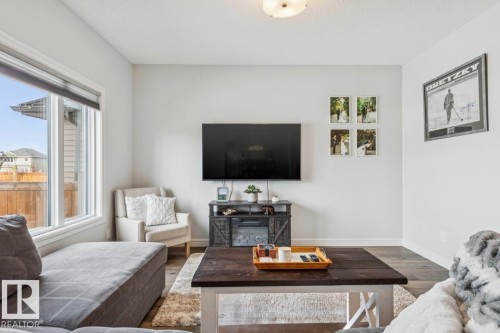 12908 211 Street, Edmonton, AB - Indoor Photo Showing Living Room