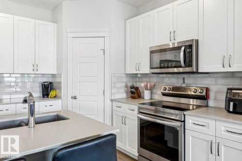 12908 211 Street, Edmonton, AB - Indoor Photo Showing Kitchen With Upgraded Kitchen