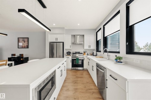 44 1304 Rutherford Road, Edmonton, AB - Indoor Photo Showing Kitchen With Upgraded Kitchen