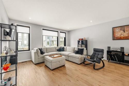 44 1304 Rutherford Road, Edmonton, AB - Indoor Photo Showing Living Room