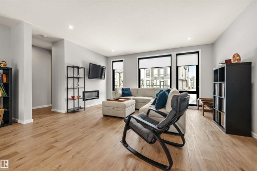 44 1304 Rutherford Road, Edmonton, AB - Indoor Photo Showing Living Room