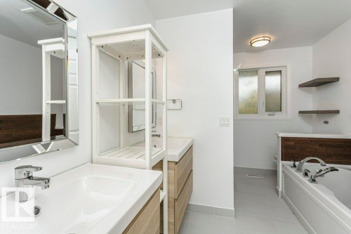 8607 62 Street, Edmonton, AB - Indoor Photo Showing Bathroom