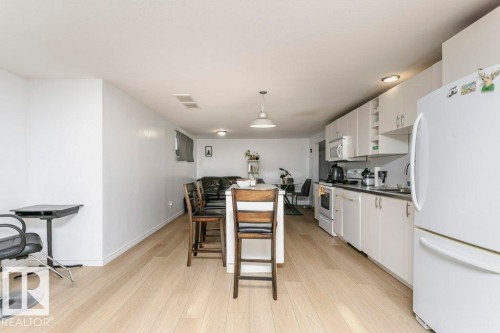 8607 62 Street, Edmonton, AB - Indoor