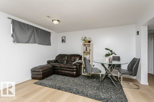8607 62 Street, Edmonton, AB - Indoor