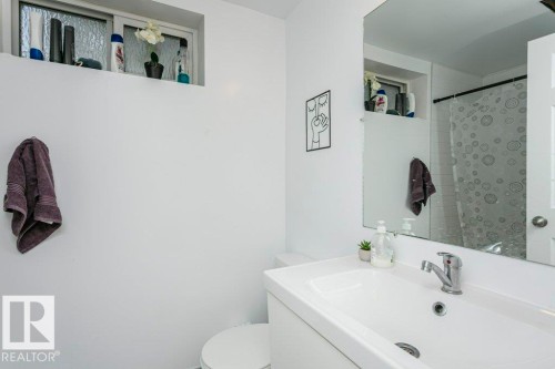 8607 62 Street, Edmonton, AB - Indoor Photo Showing Bathroom