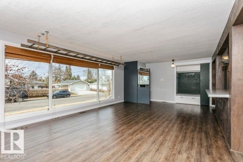 8607 62 Street, Edmonton, AB - Indoor