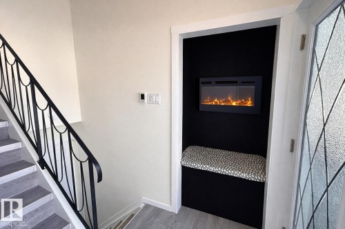 6111 18 Avenue, Edmonton, AB - Indoor Photo Showing Other Room