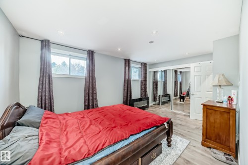 6111 18 Avenue, Edmonton, AB - Indoor Photo Showing Bedroom