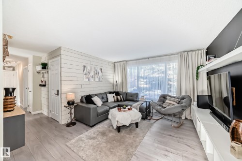 6111 18 Avenue, Edmonton, AB - Indoor Photo Showing Living Room