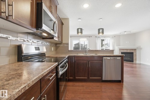 2424 Casselman Crescent, Edmonton, AB - Indoor Photo Showing Kitchen
