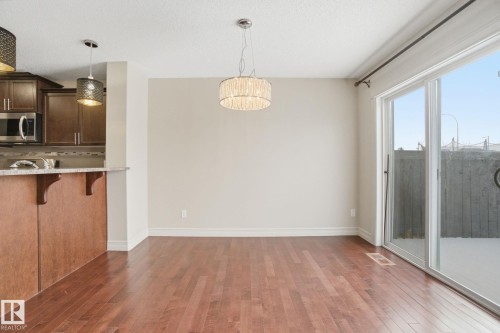 2424 Casselman Crescent, Edmonton, AB - Indoor Photo Showing Kitchen