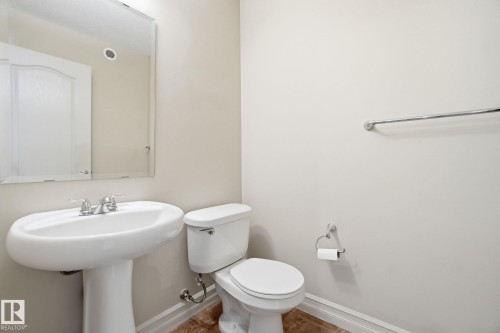 2424 Casselman Crescent, Edmonton, AB - Indoor Photo Showing Bathroom