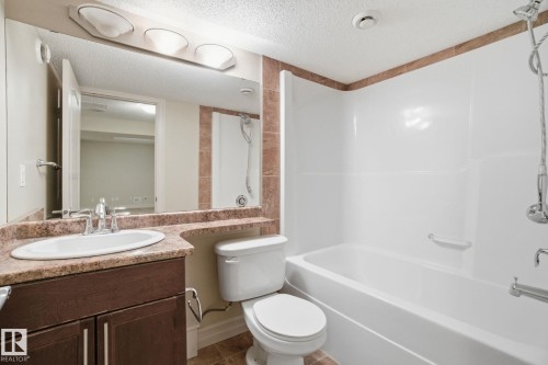 2424 Casselman Crescent, Edmonton, AB - Indoor Photo Showing Bathroom