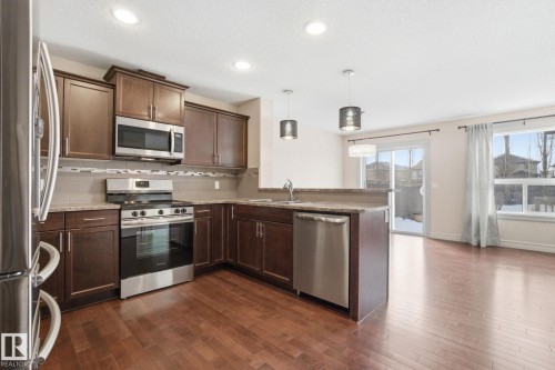 2424 Casselman Crescent, Edmonton, AB - Indoor Photo Showing Kitchen With Stainless Steel Kitchen With Upgraded Kitchen
