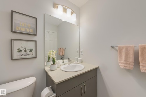 4869 Kinney Road, Edmonton, AB - Indoor Photo Showing Bathroom