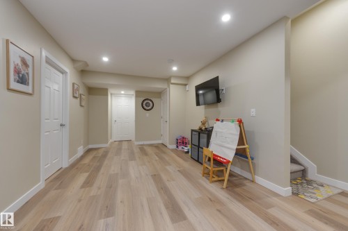 4869 Kinney Road, Edmonton, AB - Indoor