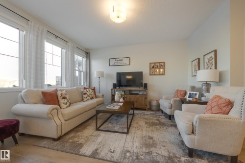 4869 Kinney Road, Edmonton, AB - Indoor Photo Showing Living Room