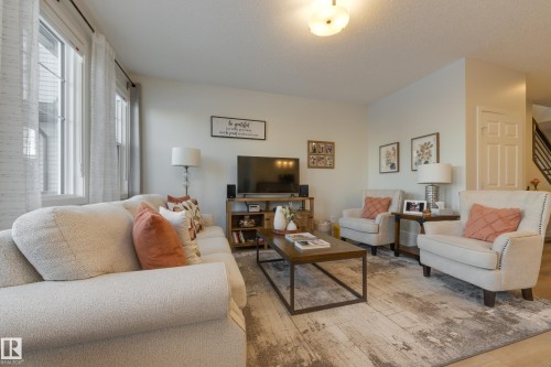 4869 Kinney Road, Edmonton, AB - Indoor Photo Showing Living Room