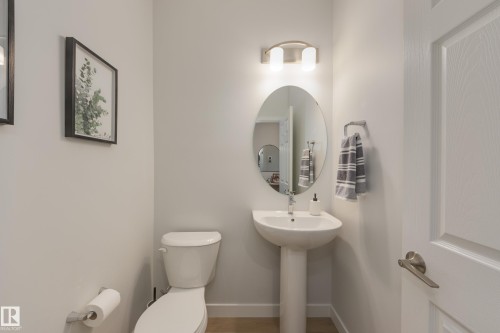 4869 Kinney Road, Edmonton, AB - Indoor Photo Showing Bathroom