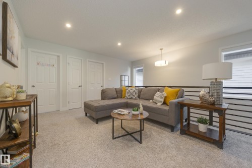 4869 Kinney Road, Edmonton, AB - Indoor Photo Showing Living Room