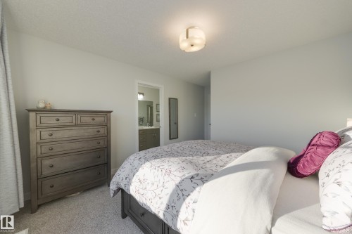 4869 Kinney Road, Edmonton, AB - Indoor Photo Showing Bedroom