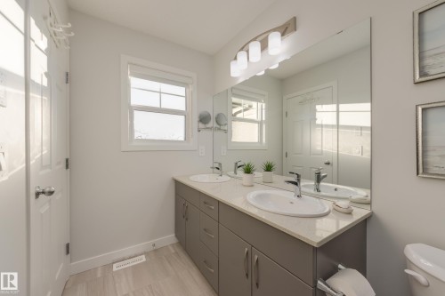 4869 Kinney Road, Edmonton, AB - Indoor Photo Showing Bathroom