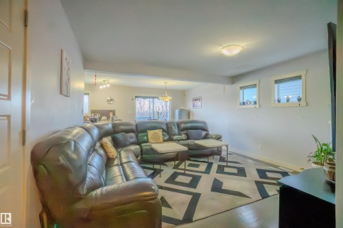 Living area with baseboards - 5244 1A Avenue Sw, Edmonton, AB - Indoor Photo Showing Living Room