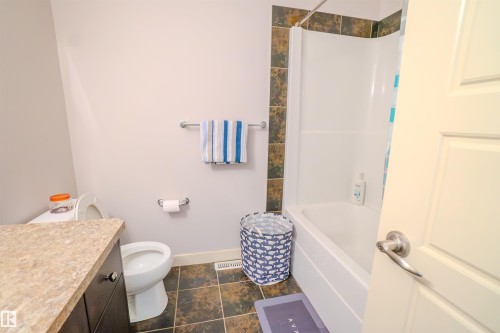 Bathroom featuring vanity and bathing tub / shower combination - 5244 1A Avenue Sw, Edmonton, AB - Indoor Photo Showing Bathroom