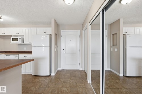 105 5350 199 Street, Edmonton, AB - Indoor Photo Showing Kitchen